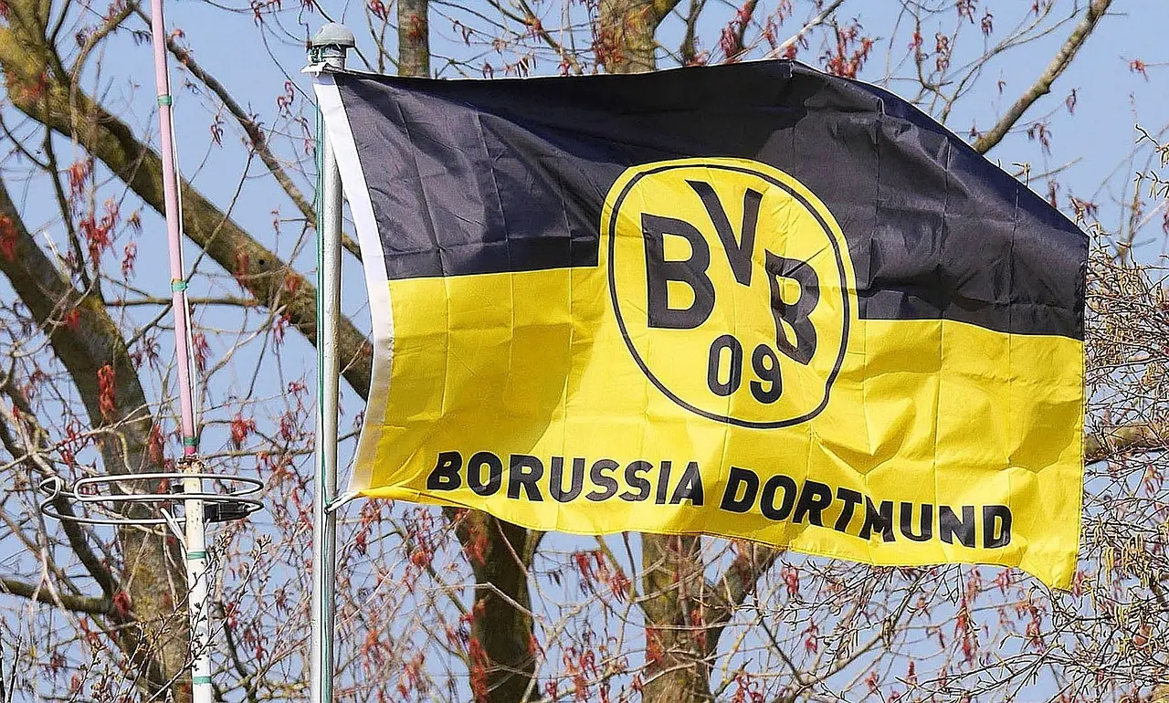 Sådan laver du et Borussia Dortmund fan-hjørne ved sengebordet
