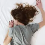 Hvordan snorker man mindre? 5 gode råd til mindre snorken om natten