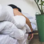 Svært ved at falde til ro om aftenen? Her er 5 gode tips der kan gøre det lidt nemmere